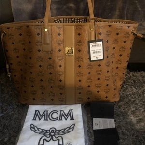 AUTHENTIC MCM Women’s Large Liz Reversible shopper